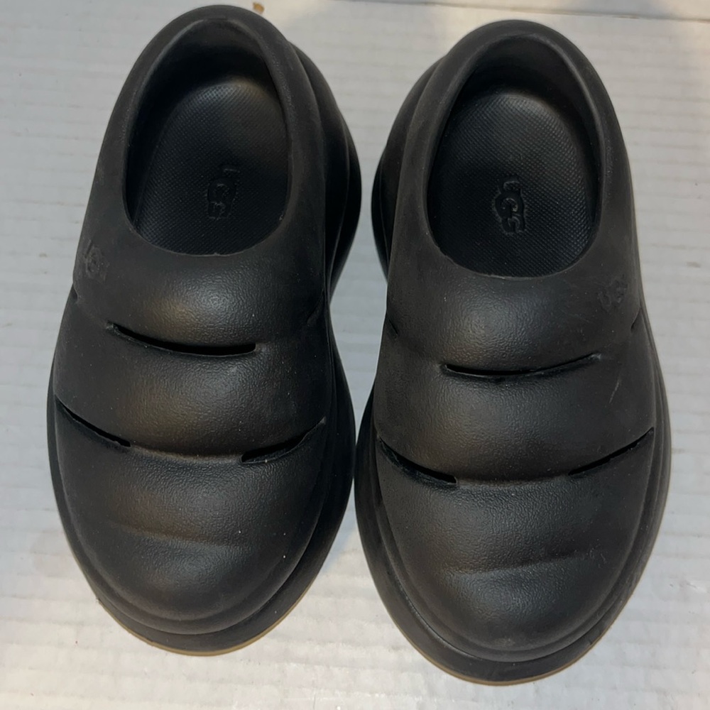 UGG sport yeah clog toddler size 9 squishy puffy black shoes slip on